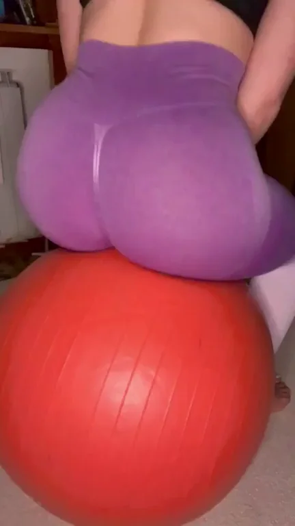 Bouncing booty 🍑