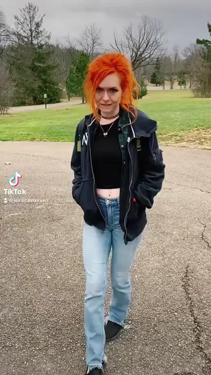 I love flashing my tits in public. Would you stop and stare? 😁
