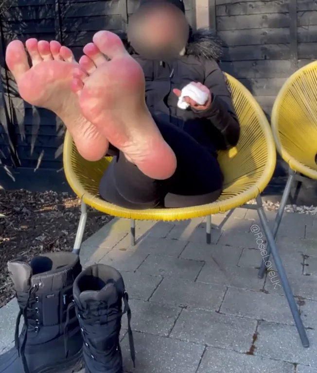 The cold air makes my feet extra pink