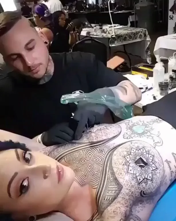 🔥 Tattooed Hottie Gets Inked on Her Massive Tits 💉🍈🍈