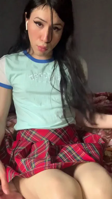 A big girl cock n pretty tight hole :3