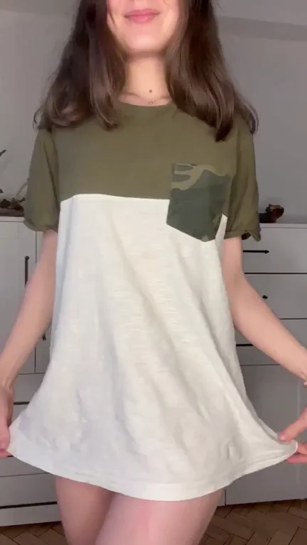 Big t-shirt, tiny body