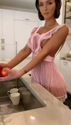 🔥 Who’s This Cute Kitchen Tease? Find Her Ass! 🍑