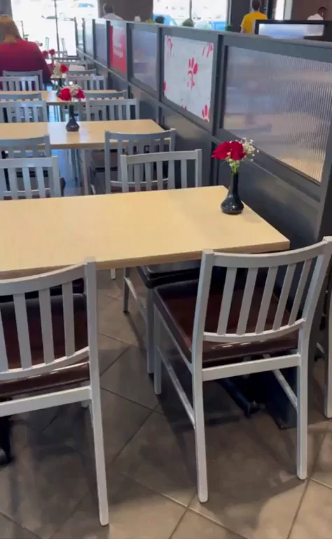 🍈 Tits Out for Lunch Flash in Diner 😈