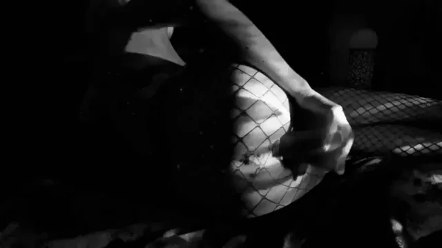 I love how the b&w of this clip highlights how the pussy lips grip the thick dildo