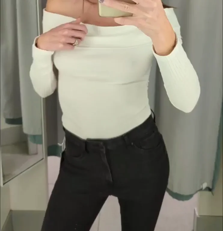 Wife's quick on/off from the dressing room
