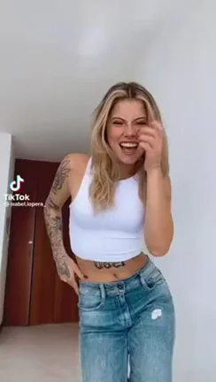 Blonde TikTok Slut's Juicy Ass Tease 😈🍑💦