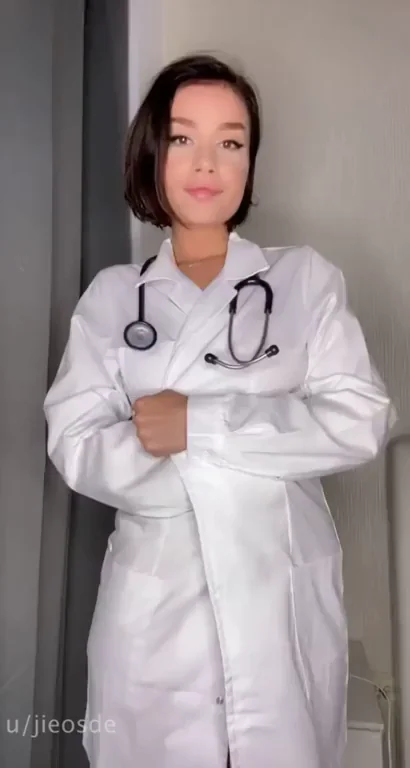 Spank This Nerdy Nurse Slut 🍑🔥