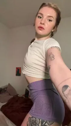 Smol Redhead Tease 🍑🔥