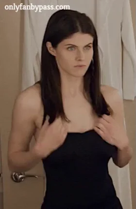 Alexandra Daddario's Teasy Tit Flash 💦🍒