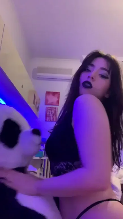 Two Collars Beat One for This Slutty Vixen 🐻🔗💋