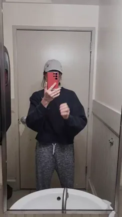Hotwife MILF Risks Bathroom Selfie Flash 🍑📱💦