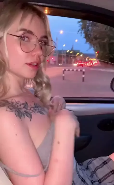 Wanna Fuck This Slut in the Car? 🔥🚗💦