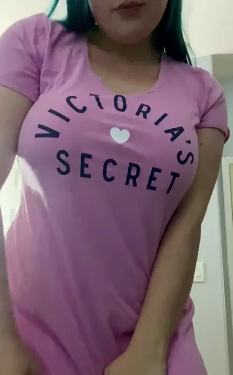 Lonely Horny Slut Lifts Pink VS Tee to Flash Fat Tits & Pussy 😈🔥 [F]
