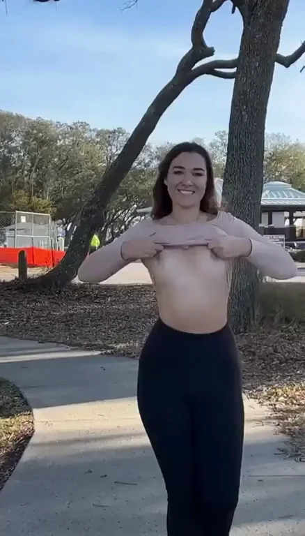 Would u date a 19 y/o flasher? 😁