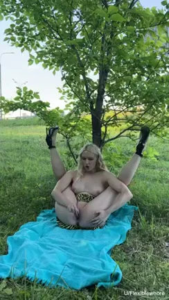 Just sitting in a public under a tree and masturbating, what a perfect day! (F)