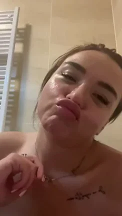 Steamy Funsized Babe Pouting Wet in the Bath 💦🛁