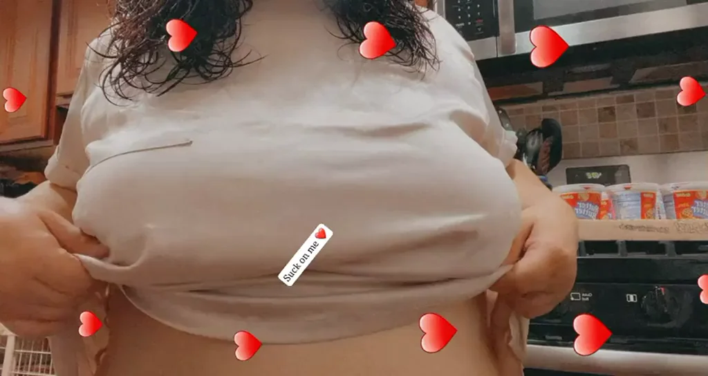 🔥 Epic MILF Titty Drop in Kitchen 😍