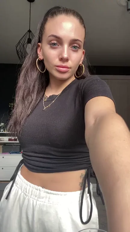 Slutty Cutie Shows Off Her Perky Tits 😍 No Weird Vibes Here! 🔥