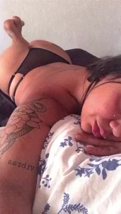 Morning Fuck Wake-Up? 🍑💦 Stoner Slut's Juicy Ass Tease