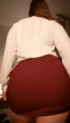 Office Slut's Massive Ass Steals the Show 😈🍑