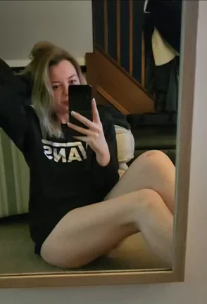I'm almost too relaxed 😜ðŸ–¤[f][32]