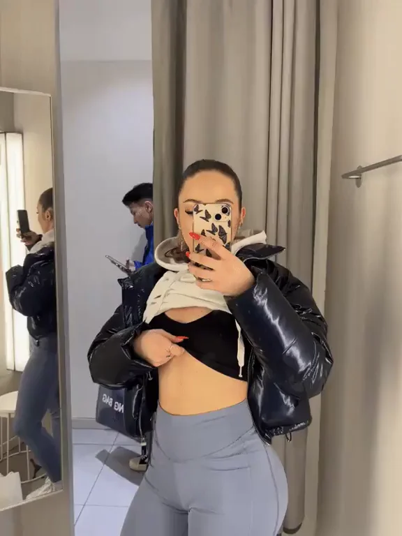 H&M Flashing Slut Teases Tits in Store Mirror