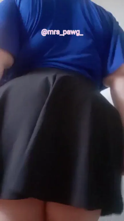 Roommate Wanted: Share My Juicy Booty? 🍑🔥