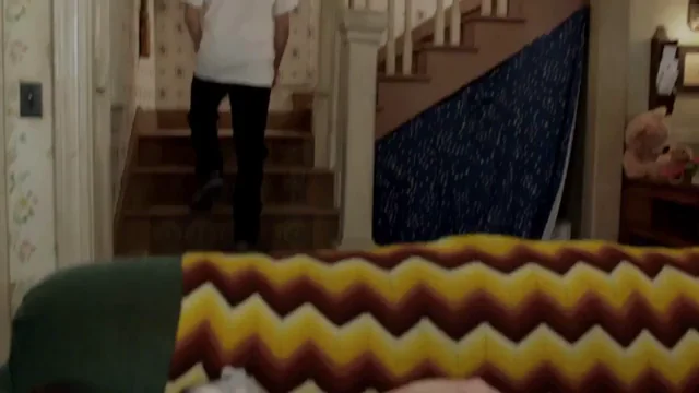 Emma Kenney & Jess Gabor in Shameless [S9E13-2019]