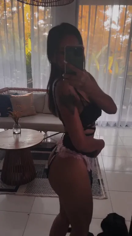 Pound My Thick Ebony Ass Hard 😈🍑
