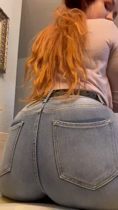 Thick Redhead PAWG's Massive Ass in Skin-Tight Jeans