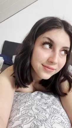 😈 Bed Tease with My Juicy Ass & Sultry Smiles 🛏️💦