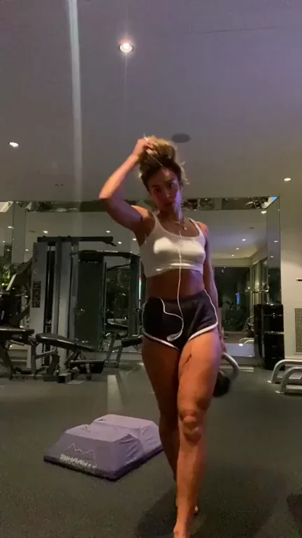 Sommer ray fat ass?