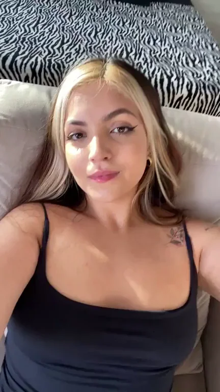 Latina Bombshell's 'Describe My Slutty Curves' Tease