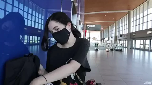 Airport Slut Flashes Her Juicy Tits in Public