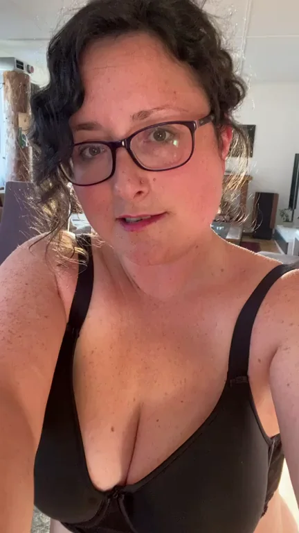 Fill My Stacked MILF Pussy on Date One 💦🍑🔥