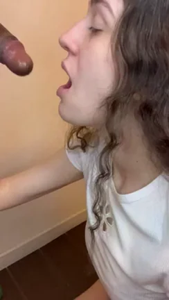 Amateur Teen Slut Deepthroats Massive BBC 💦🍆😩