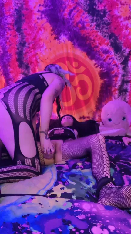 Goth Domme's Insane Lip Grip on Strapped Cock 😈💦