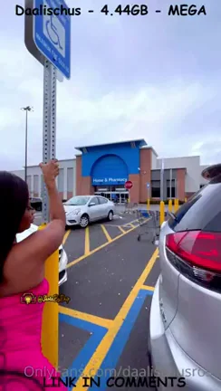 Delicious Thick Ebony Babe Twerks Her Juicy Ass in Walmart Parking Lot & Aisles 🔥🍑