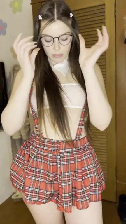 [F] Look how cute it is