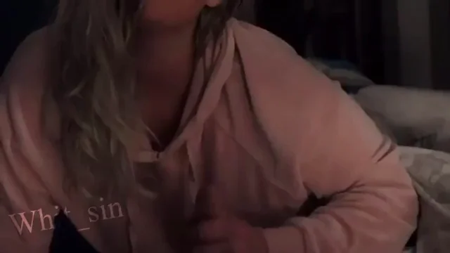 Reddit Hookup Slut Sucks Dick Like a Champ