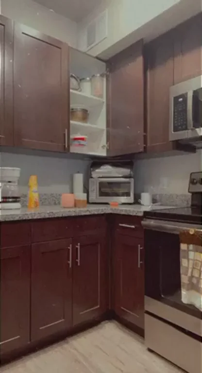 Hungry Kitchen Butt Tease: Help Me Reach?