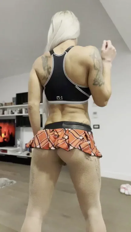 Say hi if you'd fuck mommy