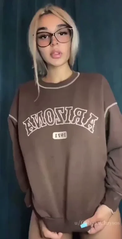 Tanned Nipple Tease in Oversized Hoodie 😍🔥
