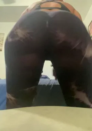 🍑 Fat Ass Busting Outta Tight Workout Pants! 🔥