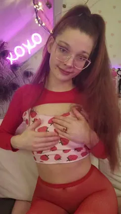 Redhead Teen Teases Her Perky Tits & Juicy Ass 😈🍓