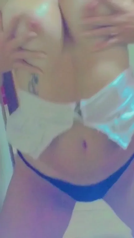 splash your cum around my tits❤