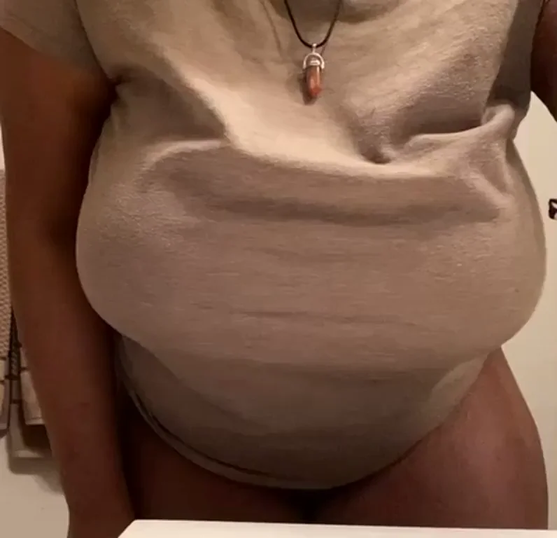 Thick Babe's Massive Titty Drop Tease Before the Bounce