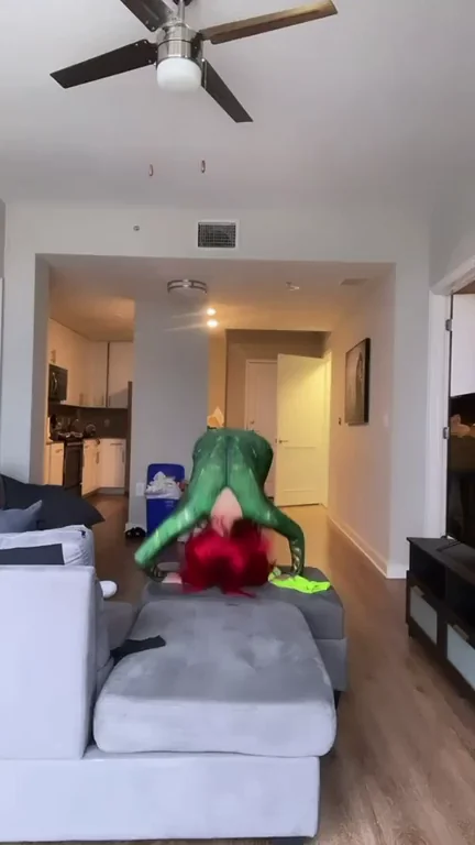 Mera's Redhead Cosplay Tease 🧜‍♀️🔥🍑