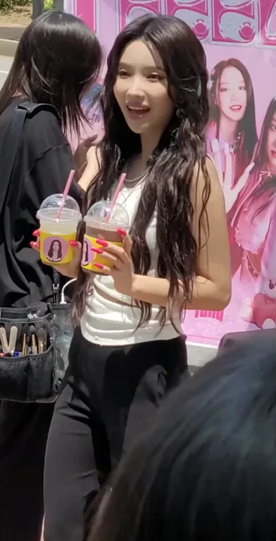 🔥 Soyeon (G)I-DLE Kpop Fap Fuel: Tight Ass & Slutty Smiles 🍑💦